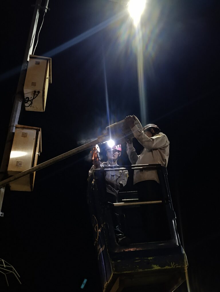 Normalisasi Lanjutan Lampu Jembatan Fly Over Ahmad Yani, Tim Batarang UPTD PJU Tuntaskan Perbaikan