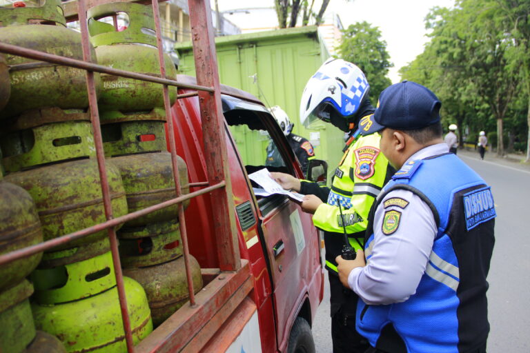 Puluhan Angkutan Barang Terjaring dalam Giat Gabungan Pemeriksaan Laik Jalan