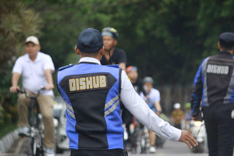 Gatur Lalin dan Parkir Saat Uji Coba Car Free Day di Siring