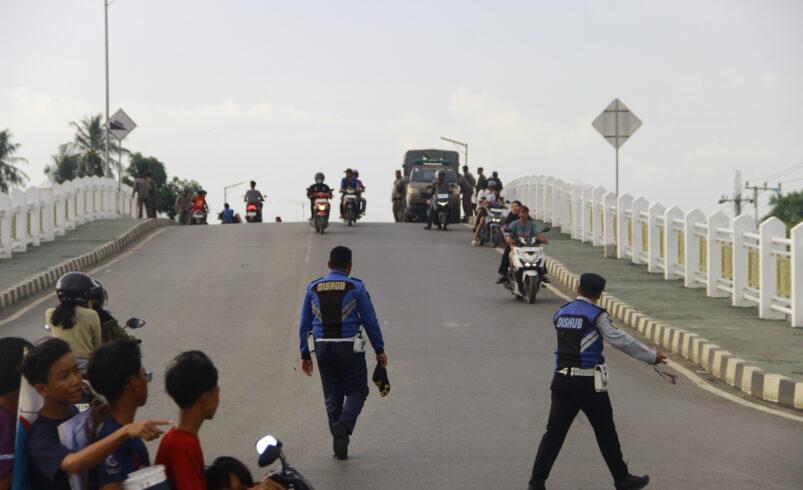 Tim Gabungan Lakukan Peneguran Motor Ngetem dan Antisipasi Bahaya Benang Layangan di Sekitar Jembatan Fatih Masih