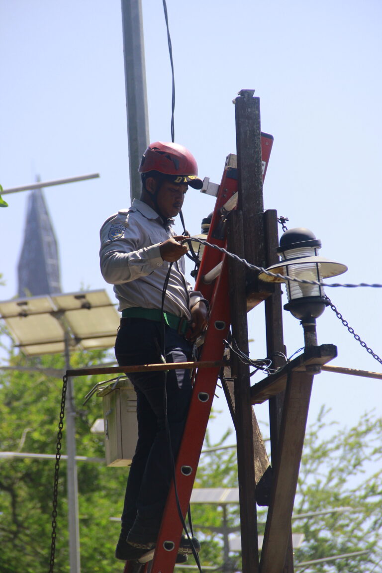 Aksi Pencurian Kabel PJU di Siring Tendean, UPTD PJU Dishub Banjarmasin Lakukan Pemasangan Ulang