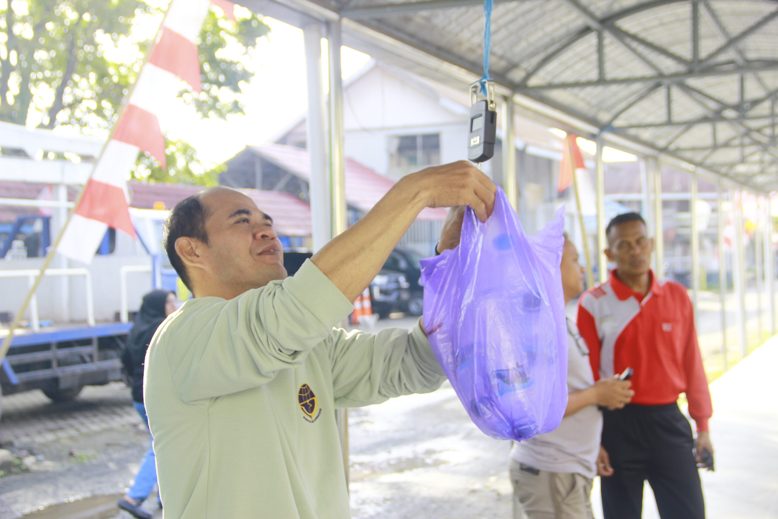 Bank Sampah Karya Bersama Mulai Lakukan Penimbangan dan Pemilahan Sampah