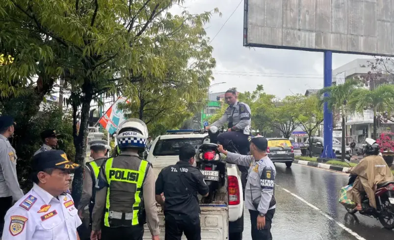 Satlantas Polresta Banjarmasin dan Dishub Gelar Penertiban Parkir Liar di Sejumlah Ruas Jalan Utama