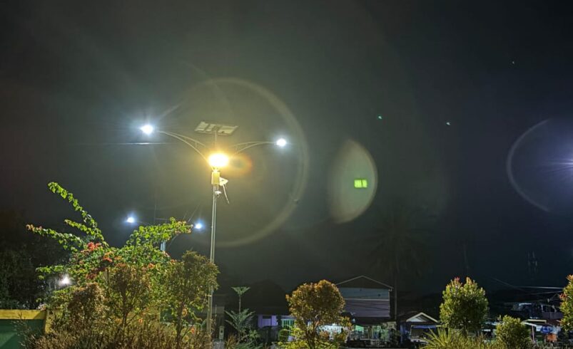 Penerangan Meningkat, Rasa Aman Bertambah: Tim Batarang UPTD PJU Pasang Lampu Sorot di Siring Taluk Kelayan