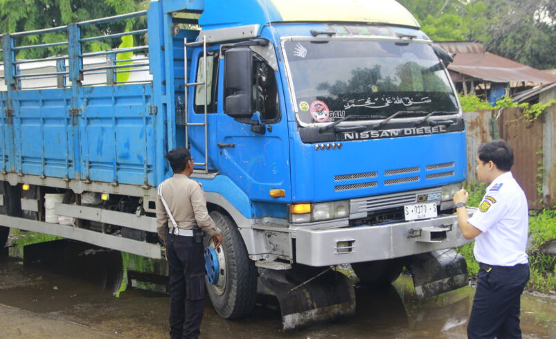UPTD Parkir Bersama APH Polresta Banjarmasin Tertibkan Parkir di Badan Jalan Gubernur Soebarjo