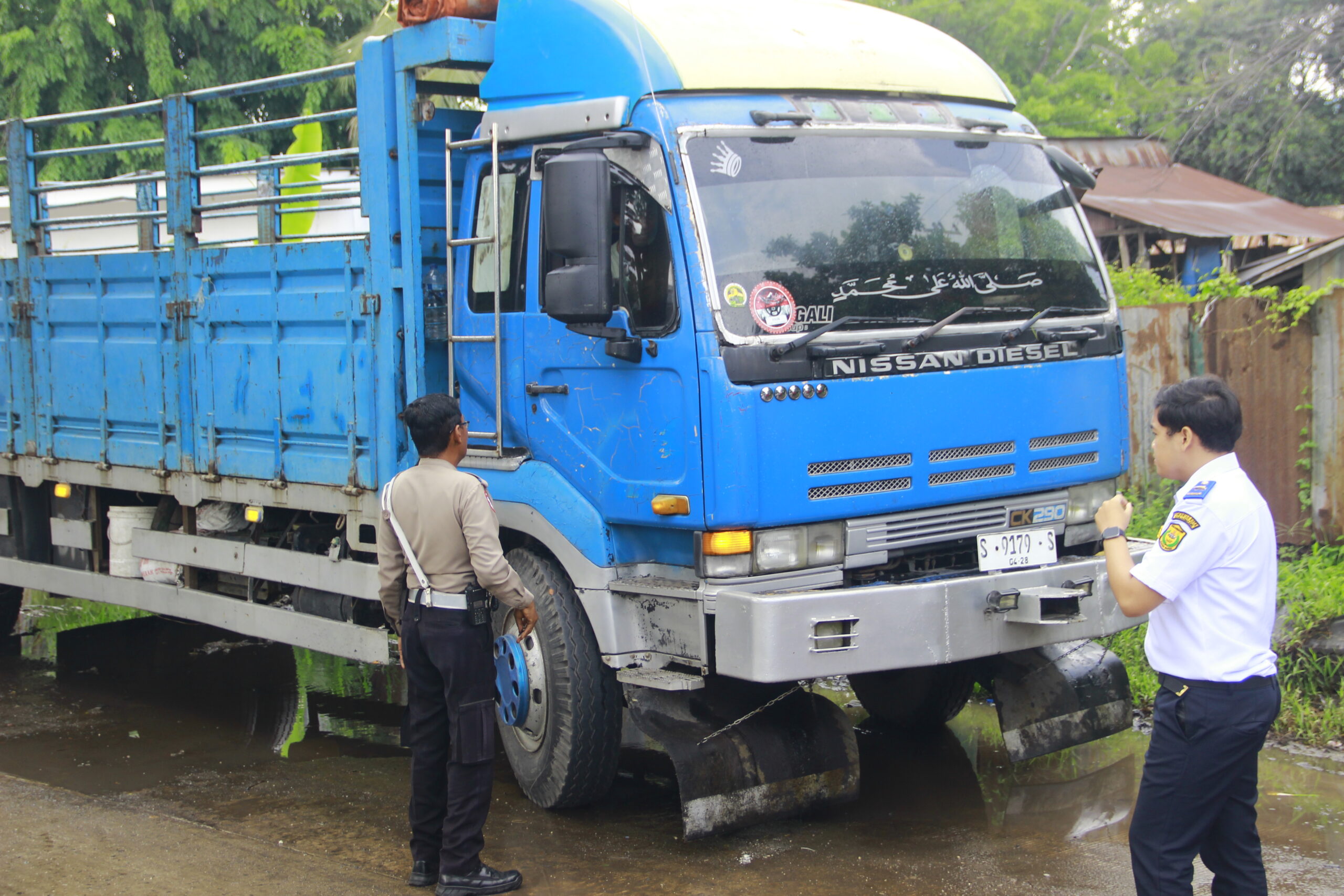 UPTD Parkir Bersama APH Polresta Banjarmasin Tertibkan Parkir di Badan Jalan Gubernur Soebarjo