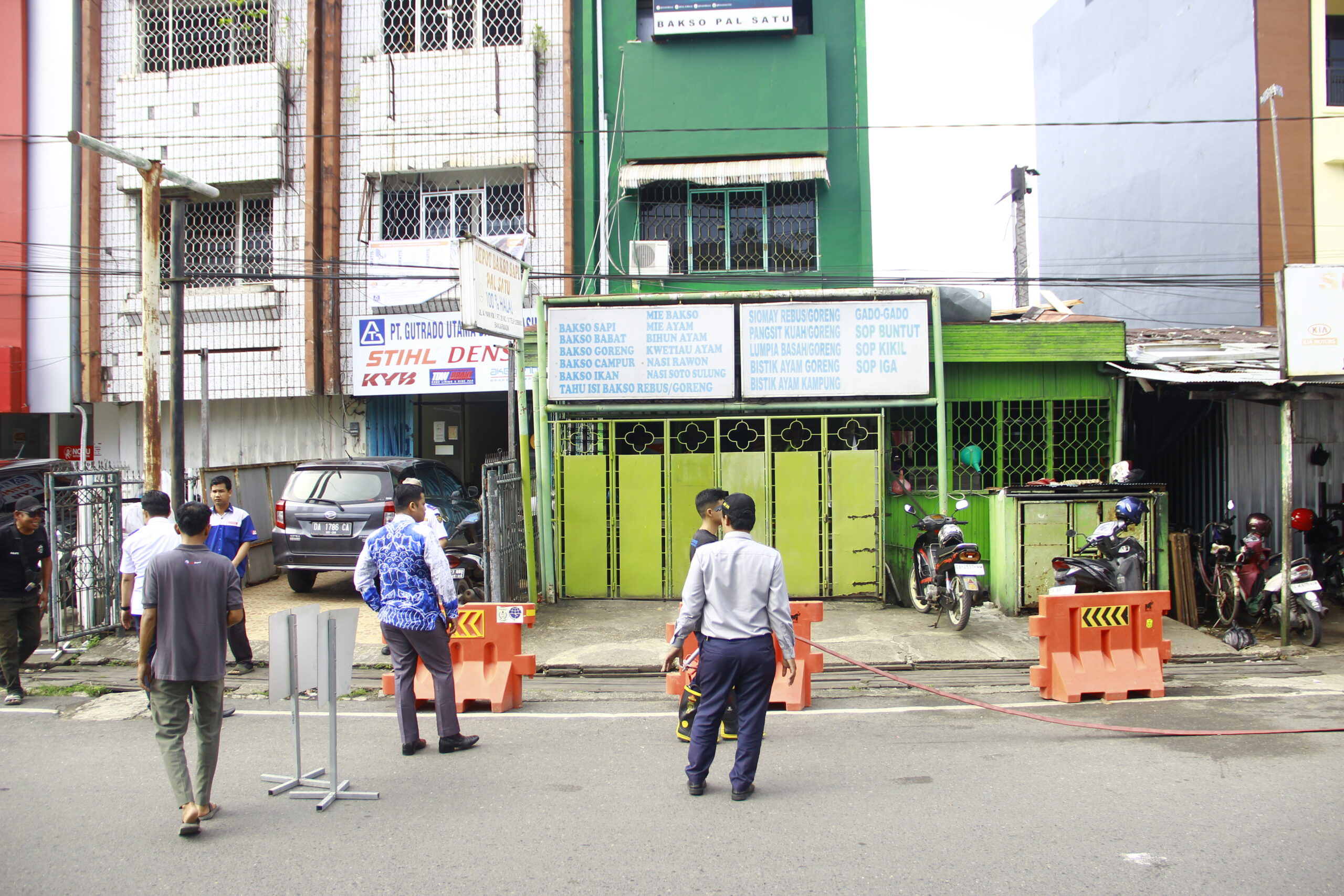 Dishub Banjarmasin Tata Lalu Lintas di Jalan A Yani, Pasang Water Barrier di Titik Rawan Macet