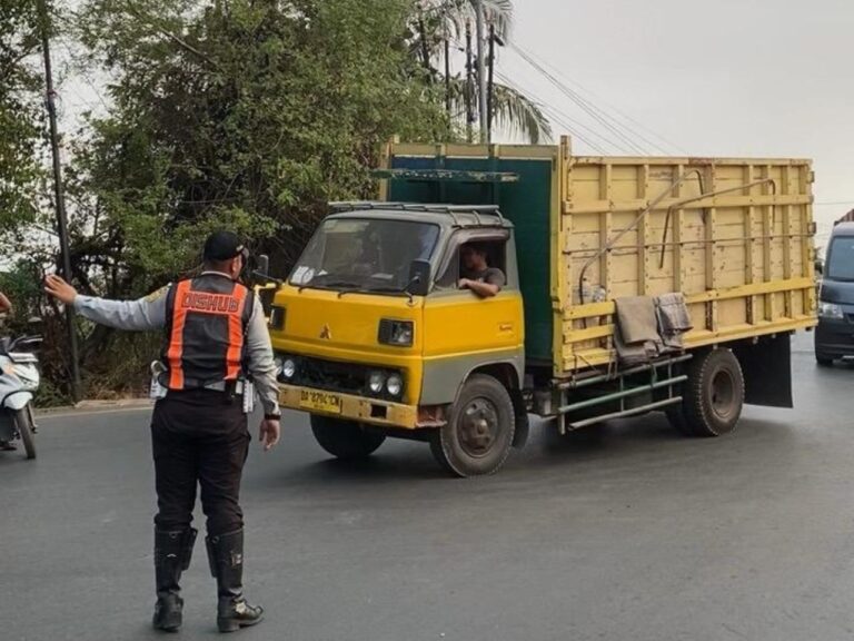 Cegah Kepadatan Lalu Lintas, Dishub Banjarmasin Awasi Angkutan Barang pada Jam Sore Hingga Malam