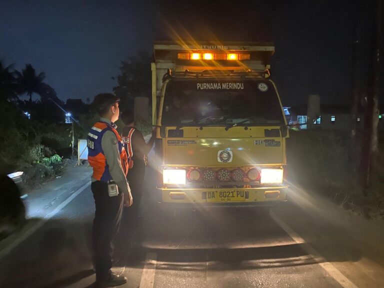 Pastikan Aktivitas Masyarakat Tetap Terkawal, Dishub Banjarmasin Siagakan Petugas di Jembatan Darurat Saka Harang